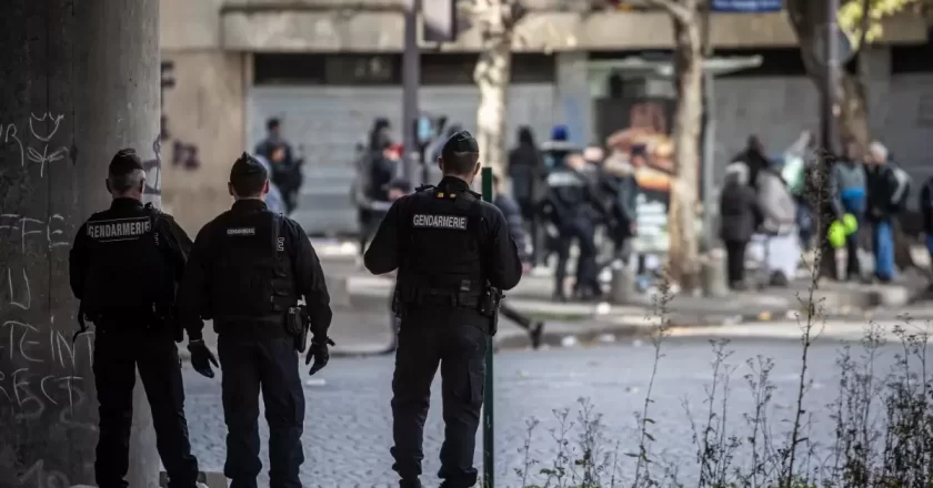 Παρίσι: Βίασαν, βασάνισαν και έκοψαν τον λαιμό της 12χρονης που βρέθηκε στη βαλίτσα