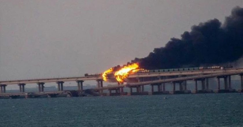 Ισχυρή έκρηξη σε γέφυρα στο Στενό του Κερτς στην Κριμαία
