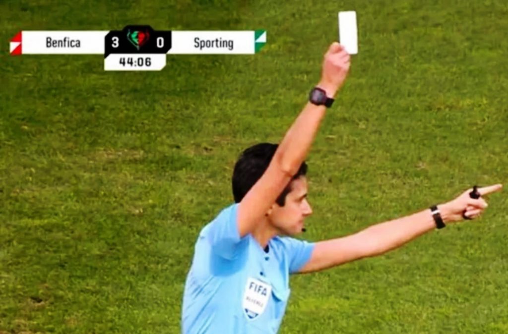 Πορτογαλία: Διαιτητής έδειξε για πρώτη φορά στην ιστορία λευκή κάρτα σε αγώνα