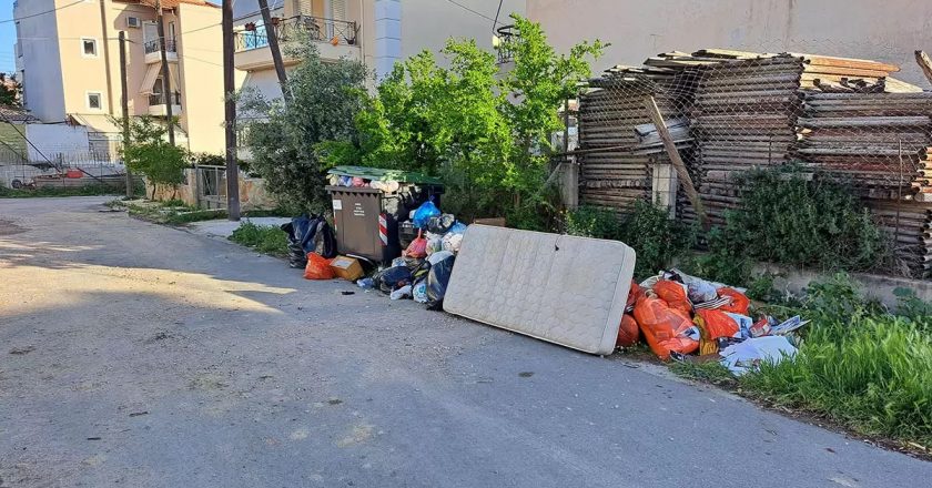 Πνίγηκε στα σκουπίδια το Καματερό – Εξοργισμένοι οι κάτοικοι (pics)
